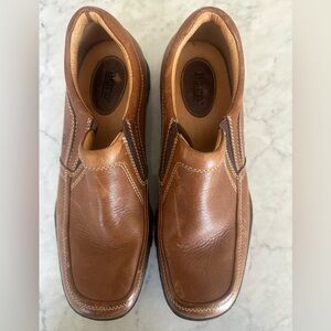 BORN Men’s Tan Brown Slip-On Leather Loafers Size 12/46 M/W M6256 Excellent Cond